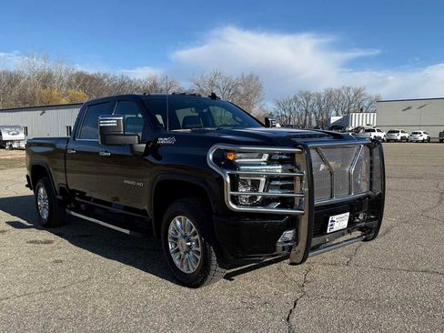 Used 2021 Chevrolet Silverado 3500 High Country image 2