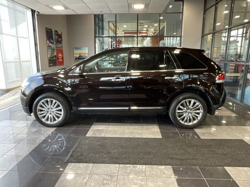 Used 2013 Lincoln MKX FWD image 4