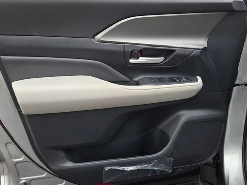 Certified 2026 Toyota Grand Highlander FWD image 9
