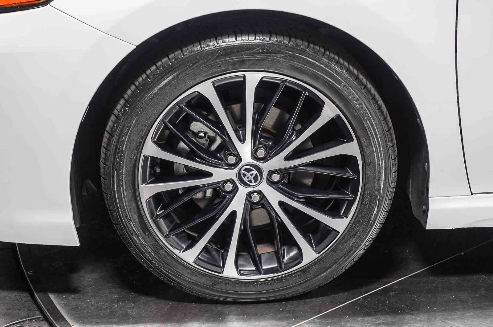 Used 2020 Toyota Camry SE FWD image 12