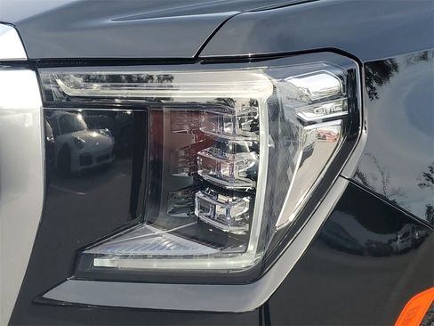 Used 2024 GMC Yukon Denali w/ Denali Reserve Package image 15