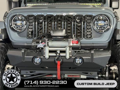 Used 2025 Jeep Wrangler Unlimited Sahara w/ Safety Group AWD/4WD image 10