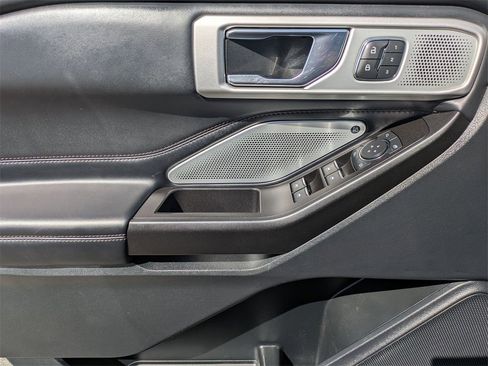 Used 2020 Ford Explorer Platinum w/ Premium Technology Package image 10