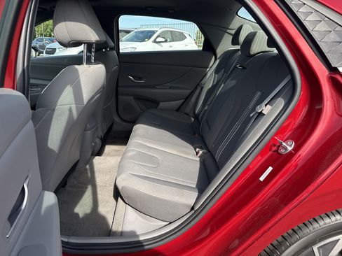 Used 2025 Hyundai Elantra SEL FWD image 13