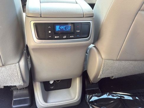 Used 2016 Toyota Highlander XLE AWD/4WD image 17