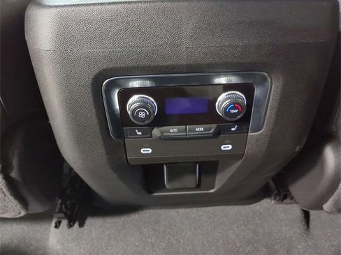 Certified 2024 GMC Yukon SLT w/ SLT Luxury Package image 21