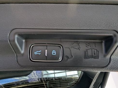 Used 2025 Ford Explorer ST-Line image 9