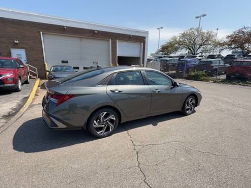 New 2026 Hyundai Elantra Limited FWD image 9