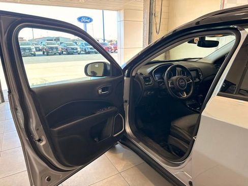 Used 2018 Jeep Compass Altitude w/ Popular Equipment Group image 11