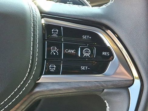 Used 2024 Jeep Grand Cherokee Overland w/ Advanced Protech Group III AWD/4WD image 22