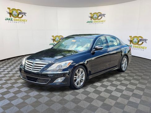Used 2013 Hyundai Genesis 3.8 w/ Technology Pkg RWD image 3