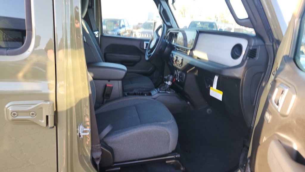 Used 2025 Jeep Wrangler Unlimited Sport AWD/4WD image 11