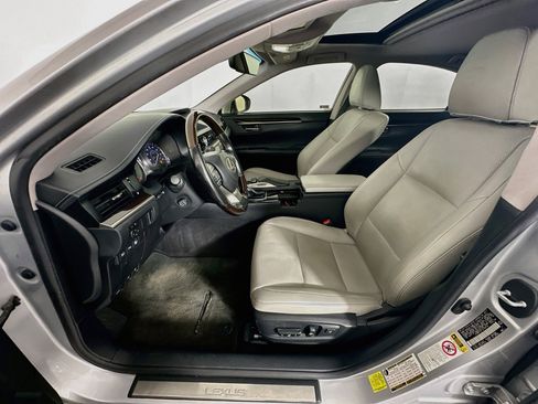 Used 2018 Lexus ES 300h w/ Navigation Package FWD image 13