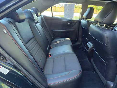 Used 2016 Toyota Camry SE w/ Moonroof Package FWD image 22