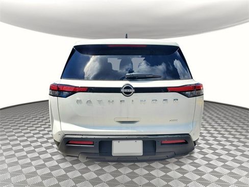 New 2025 Nissan Pathfinder S image 5