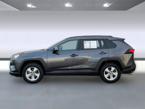 Used 2021 Toyota RAV4 XLE w/ Convenience Package image 2