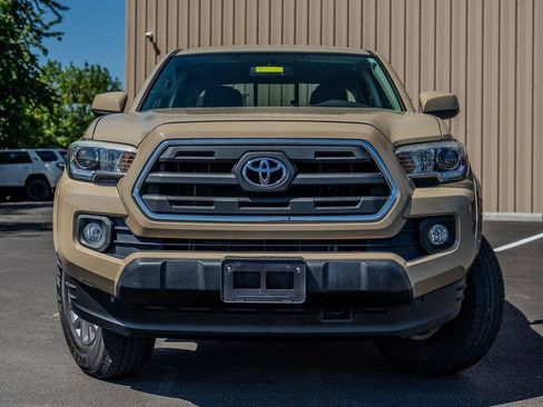 Used 2017 Toyota Tacoma SR5 w/ Tow Package AWD/4WD image 3
