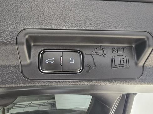 Used 2021 Ford Explorer XLT w/ Equipment Group 202A RWD image 12