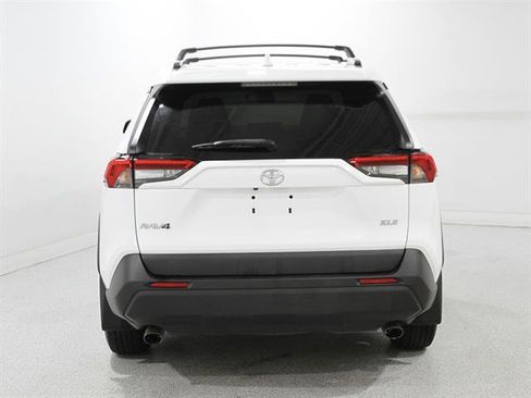 Used 2021 Toyota RAV4 XLE image 18