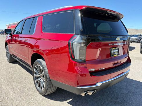 Used 2025 Chevrolet Suburban High Country AWD/4WD image 9