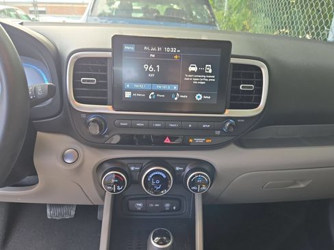 Used 2026 Hyundai Venue SEL FWD image 15