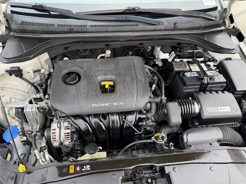 Used 2017 Hyundai Elantra SE image 25