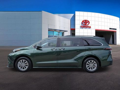 Used 2026 Toyota Sienna XLE FWD image 14