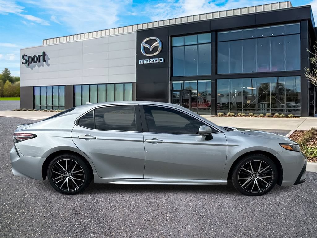 Used 2023 Toyota Camry SE FWD image 2