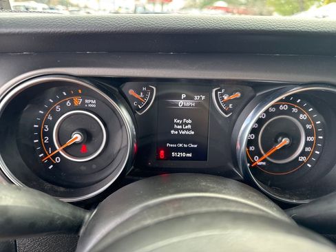 Used 2022 Jeep Gladiator Sport image 16