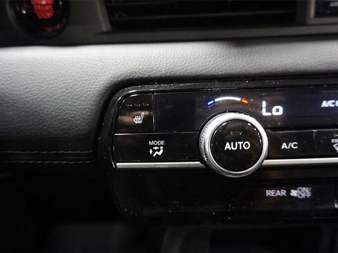 Used 2025 Honda Pilot Touring image 15