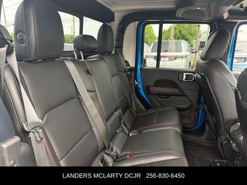 Used 2025 Jeep Gladiator Rubicon w/ Dual Top Group AWD/4WD image 18