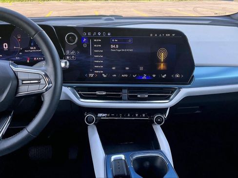 Used 2025 Chevrolet Equinox EV LT FWD image 6