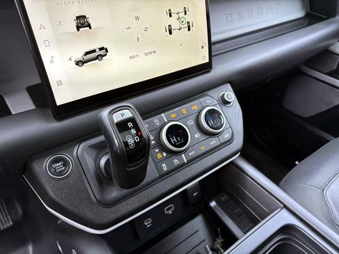 Used 2023 Land Rover Defender 130 X-Dynamic SE image 17