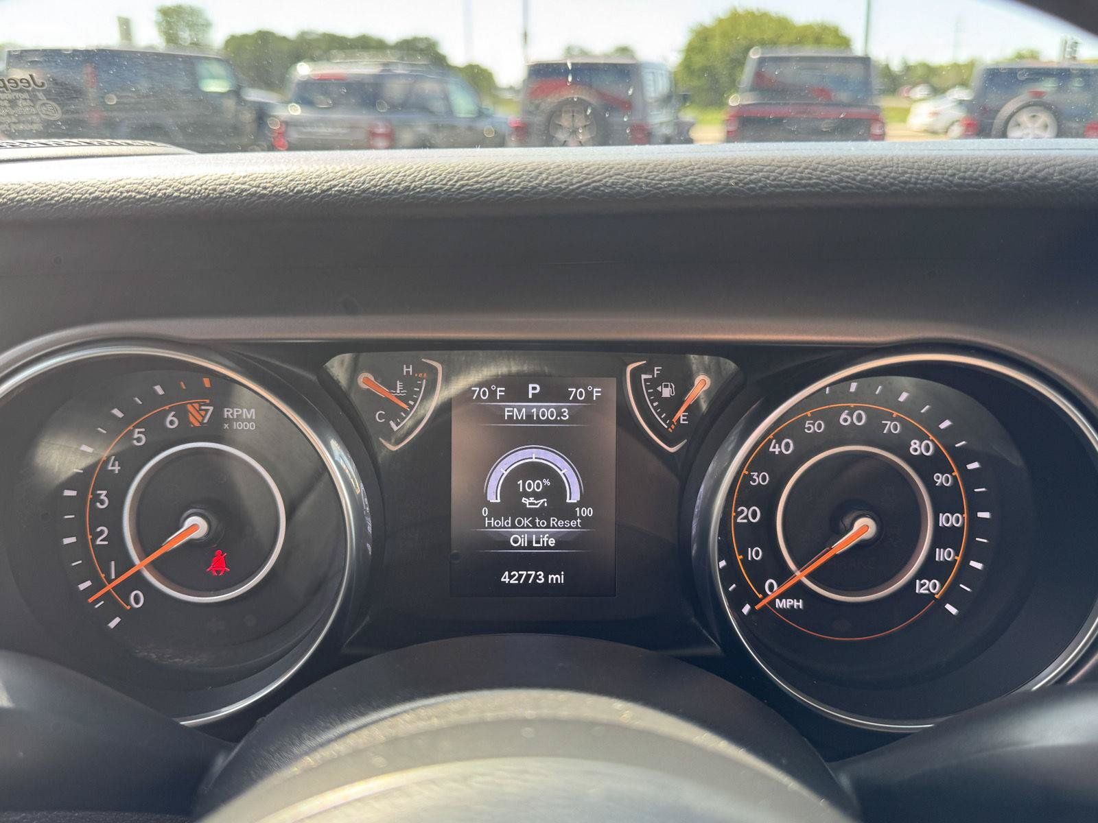 Used 2023 Jeep Gladiator Sport AWD/4WD image 17