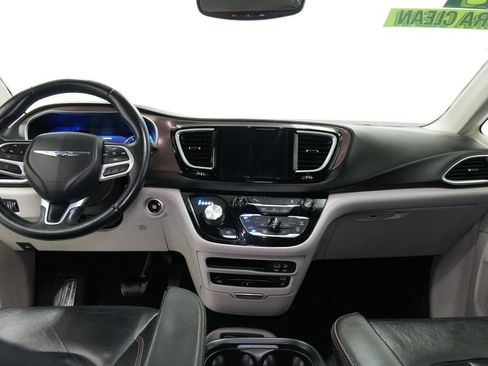 Used 2017 Chrysler Pacifica Touring-L Plus FWD image 32