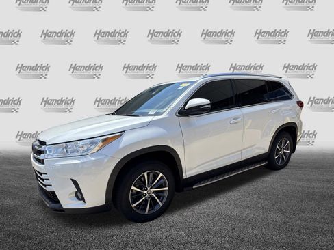 Used 2019 Toyota Highlander XLE FWD image 5