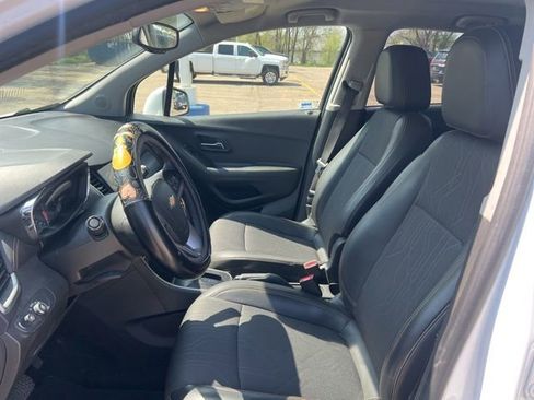 Used 2019 Chevrolet Trax LT w/ LT Convenience Package AWD/4WD image 15