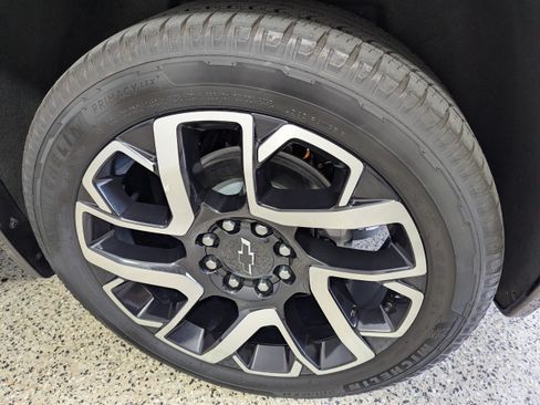 Used 2025 Chevrolet Silverado EV RST AWD/4WD image 38