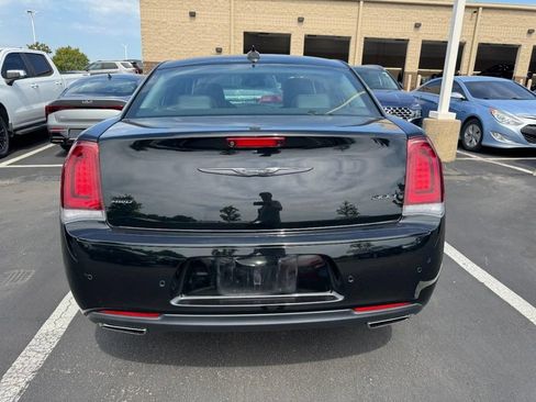 Used 2022 Chrysler 300 Touring L AWD/4WD image 3