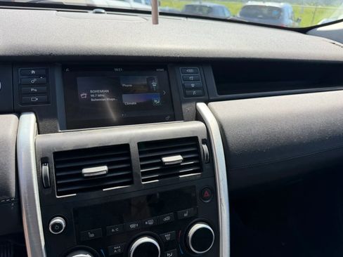 Used 2016 Land Rover Discovery Sport SE image 12