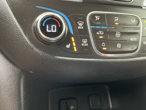 Used 2018 Chevrolet Equinox LT FWD image 20