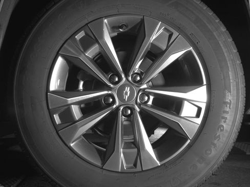 Used 2025 Chevrolet Equinox LT FWD image 14
