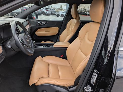 Used 2020 Volvo XC60 T5 Inscription image 12