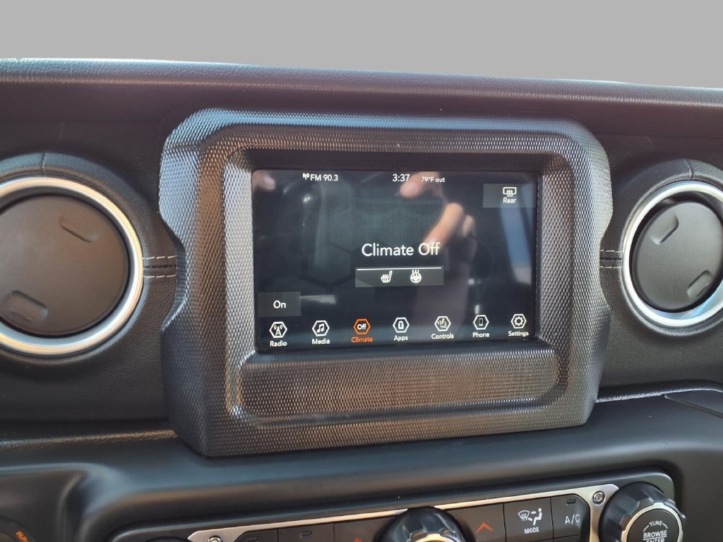 Used 2018 Jeep Wrangler Unlimited Sahara AWD/4WD image 6