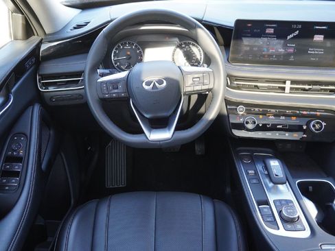 Certified 2025 INFINITI QX60 Pure image 24