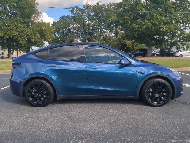 Used 2022 Tesla Model Y Long Range AWD/4WD image 3