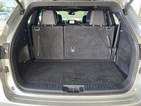 Used 2024 Toyota Highlander XSE image 16