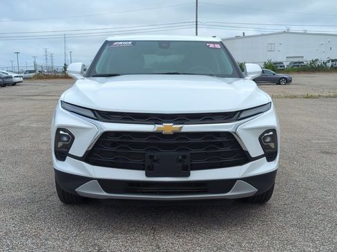 Used 2025 Chevrolet Blazer LT FWD image 2