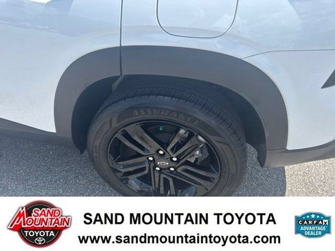 Used 2025 Chevrolet Trax ACTIV FWD image 12