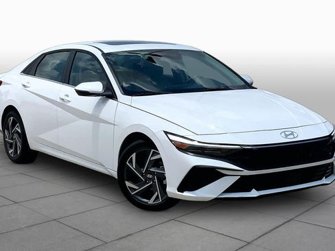 Used 2025 Hyundai Elantra Limited FWD image 3
